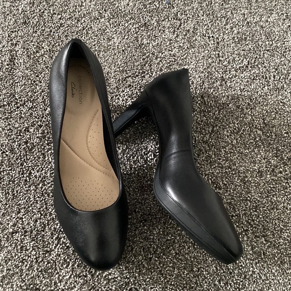 Wide width black pumps - Picture 3 of 10